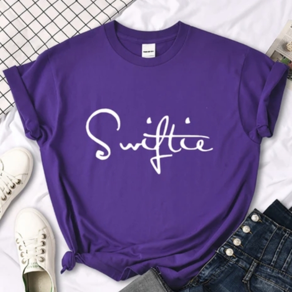 Taylor Swift "Swiftie" Tee. 👕 - Picture 1 of 1